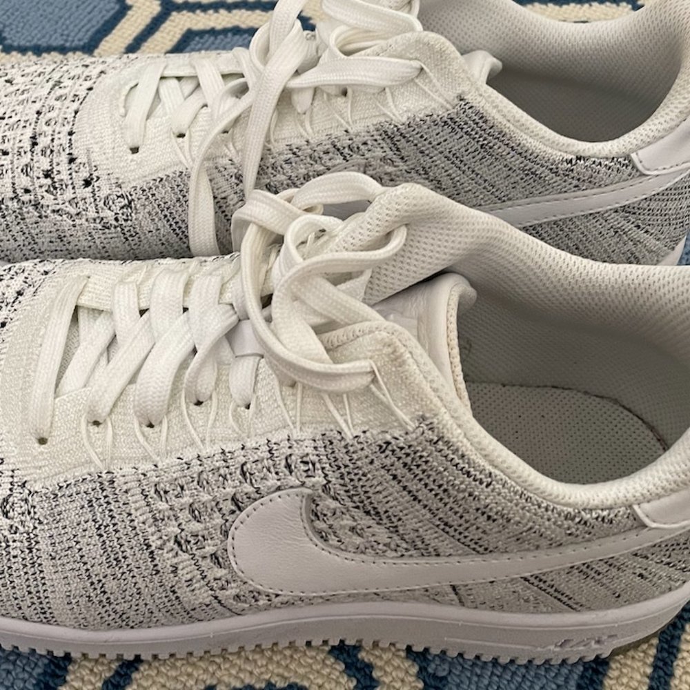 Nike Women's Fly Knit Air Force Size 9.5